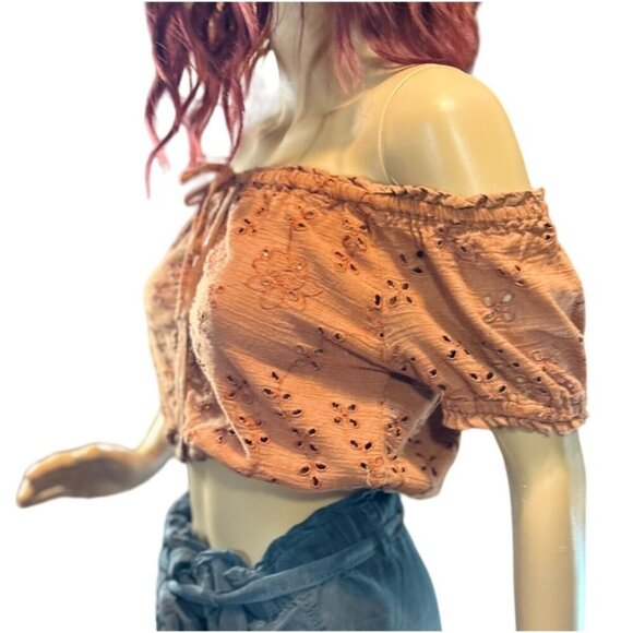 (6 for $25) Saffron Off the Shoulder Cropped Eyelet Top Size XS - Picture 3 of 5